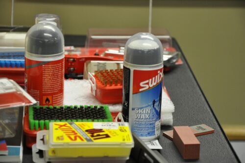 Ski waxes and maintenance